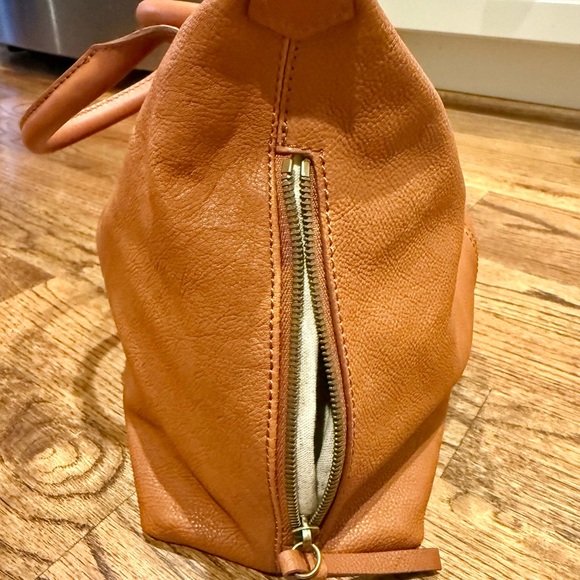 Mark & Graham Brooklyn Crossbody bag - Picture 6 of 9